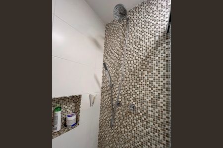 Apartamento à venda com 66m², 2 quartos e 2 vagasDetalhe do banheiro