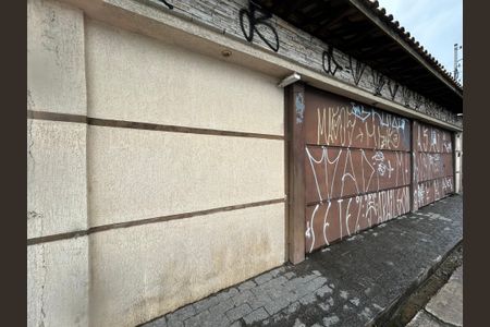 Casa para alugar com 300m², 3 quartos e 3 vagasFachada