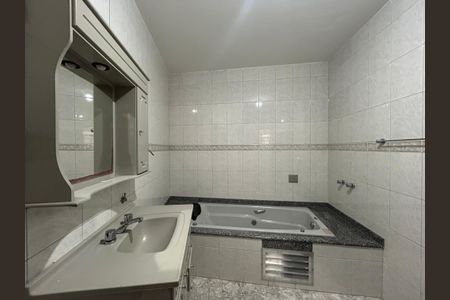 Casa para alugar com 300m², 3 quartos e 3 vagasBanheiro da Suíte