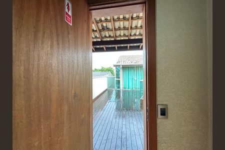 Casa para alugar com 300m², 3 quartos e 3 vagasLavabo feminino 