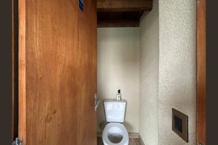 Casa para alugar com 300m², 3 quartos e 3 vagasLavabo masculino 