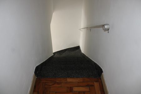 Casa à venda com 100m², 2 quartos e sem vagaEscada