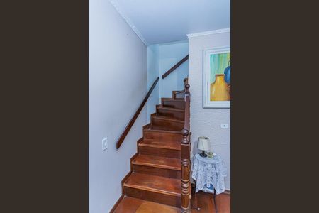 Casa para alugar com 130m², 2 quartos e 2 vagasEscada