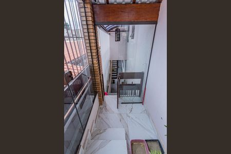 Casa para alugar com 130m², 2 quartos e 2 vagasEscada
