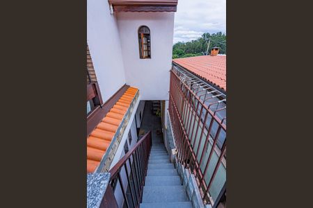 Casa para alugar com 130m², 2 quartos e 2 vagasEscada