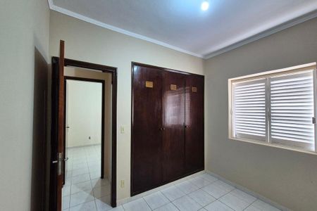 Casa à venda com 158m², 4 quartos e 2 vagasQuarto 2 