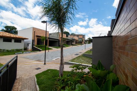 Casa de condomínio à venda com 221m², 3 quartos e 2 vagasÁREA EXTERNA FRENTE