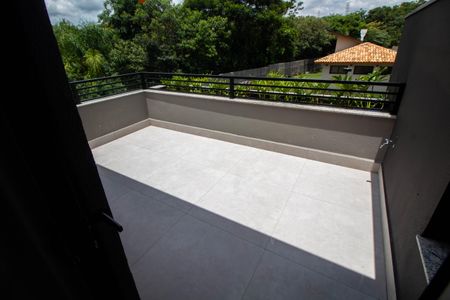 Casa de condomínio à venda com 221m², 3 quartos e 2 vagasSACADA