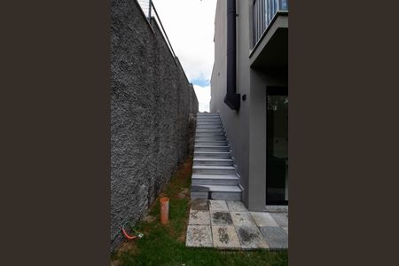 Casa de condomínio à venda com 221m², 3 quartos e 2 vagasÁREA EXTERNA CORREDOR LATERAL