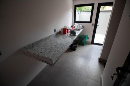 Casa de condomínio à venda com 221m², 3 quartos e 2 vagasÁREA DE SERVIÇO