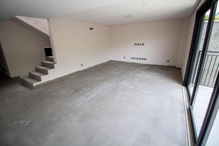 SALA de casa de condomínio à venda com 3 quartos, 221m² em Parque das Araucárias, Campinas