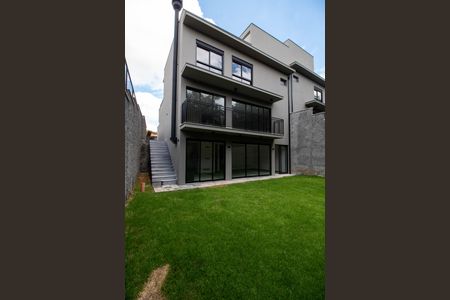 Casa de condomínio à venda com 221m², 3 quartos e 2 vagasÁREA EXTERNA FUNDOS/FACHADA