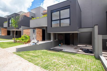Casa de condomínio à venda com 221m², 3 quartos e 2 vagasFACHADA