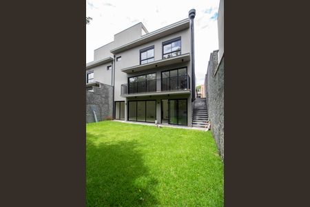 Casa de condomínio à venda com 221m², 3 quartos e 2 vagasÁREA EXTERNA FUNDOS