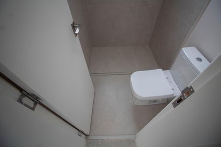 Casa de condomínio à venda com 221m², 3 quartos e 2 vagasBANHEIRO DA SUITE 1