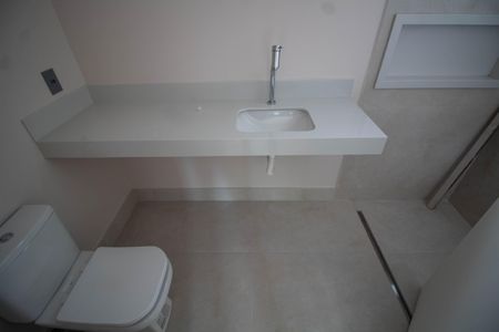 Casa de condomínio à venda com 221m², 3 quartos e 2 vagasBANHEIRO DA SUITE 2