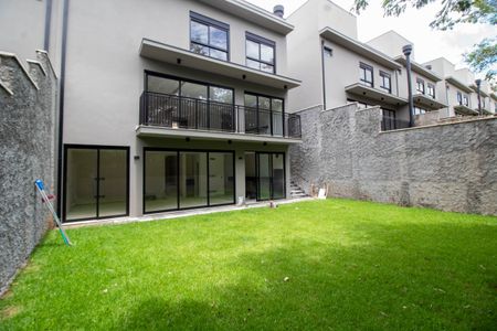 Casa de condomínio à venda com 221m², 3 quartos e 2 vagasÁREA EXTERNA FUNDOS\FACHADA