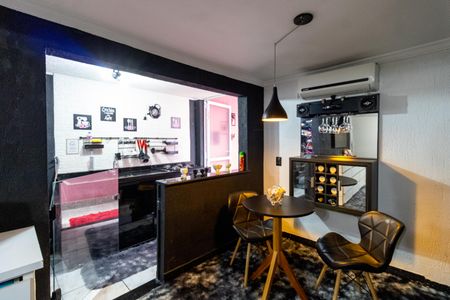 Casa à venda com 266m², 4 quartos e 3 vagasQuarto de Serviço