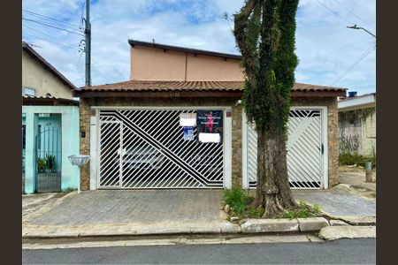 Casa à venda com 266m², 4 quartos e 3 vagasFachada