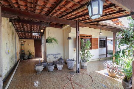 Casa à venda com 400m², 2 quartos e 1 vaga Casa à venda com 400m², 2 quartos e 1 vagaEntrada