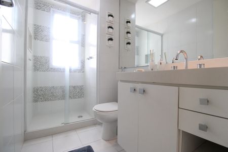 Apartamento à venda com 80m², 2 quartos e 1 vagaBanheiro da suíte