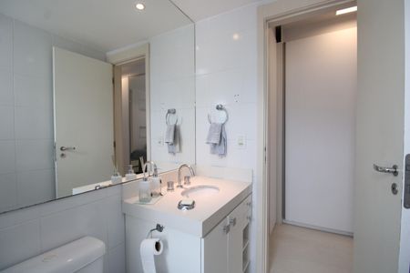 Apartamento à venda com 80m², 2 quartos e 1 vagaBanheiro da suíte