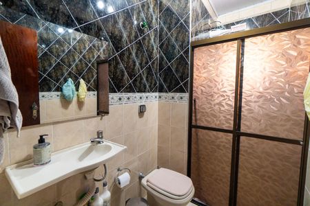 Casa à venda com 240m², 3 quartos e 2 vagasBanheiro Social