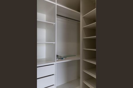Casa à venda com 487m², 6 quartos e 6 vagasCasa 2 - Closet