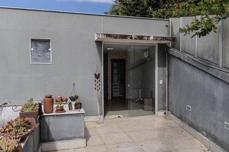 Casa à venda com 487m², 6 quartos e 6 vagasCasa 2 - Varanda da Suíte 1
