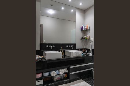 Casa à venda com 487m², 6 quartos e 6 vagasCasa 1 - Banheiro da Suíte