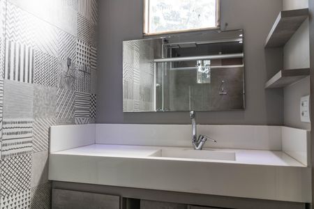 Casa à venda com 487m², 6 quartos e 6 vagasCasa 2 - Banheiro da Suíte 2