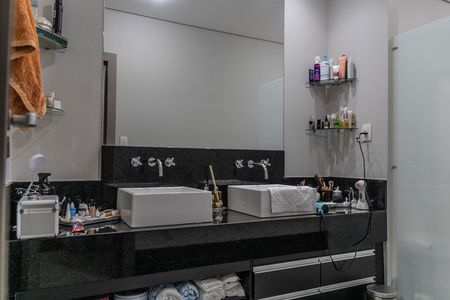 Casa à venda com 487m², 6 quartos e 6 vagasCasa 1 - Banheiro da Suíte