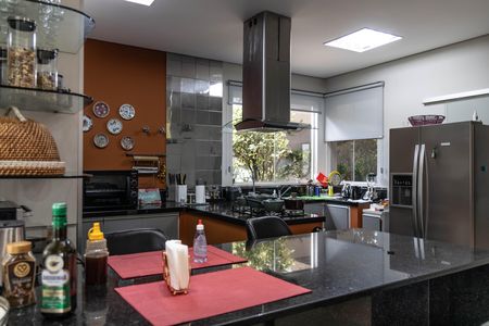 Casa à venda com 487m², 6 quartos e 6 vagasCasa 1 - Cozinha