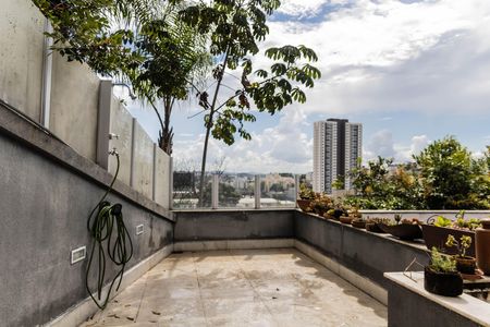 Casa à venda com 487m², 6 quartos e 6 vagasCasa 2 - Varanda da Suíte 1