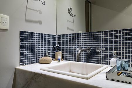 Casa à venda com 487m², 6 quartos e 6 vagasCasa 1 - Banheiro Social
