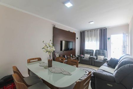 Casa à venda com 85m², 2 quartos e 2 vagasSala