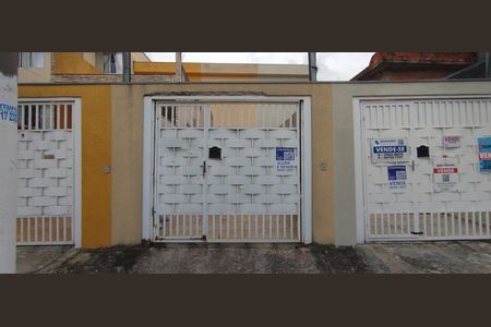 Casa à venda com 85m², 2 quartos e 2 vagasFachada + Placa