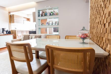 Apartamento à venda com 70m², 3 quartos e 2 vagas Apartamento à venda com 70m², 3 quartos e 2 vagasSala de Jantar