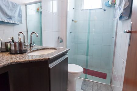 Apartamento à venda com 70m², 3 quartos e 2 vagas Apartamento à venda com 70m², 3 quartos e 2 vagasBanheiro Social