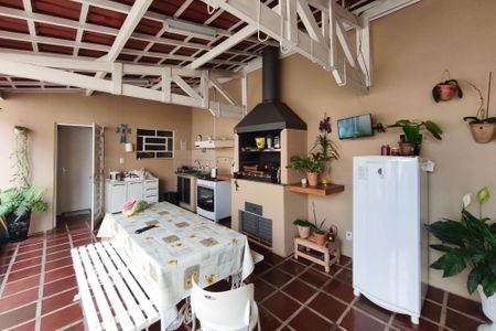 Casa à venda com 160m², 3 quartos e 2 vagas Casa à venda com 160m², 3 quartos e 2 vagasQuintal - Área gourmet