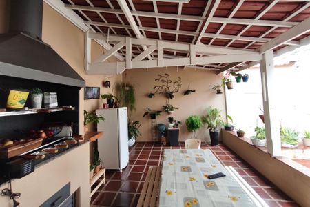 Casa à venda com 160m², 3 quartos e 2 vagas Casa à venda com 160m², 3 quartos e 2 vagasQuintal - Área gourmet