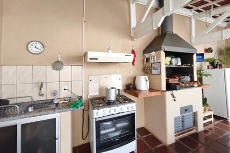 Casa à venda com 160m², 3 quartos e 2 vagas Casa à venda com 160m², 3 quartos e 2 vagasQuintal - Área gourmet