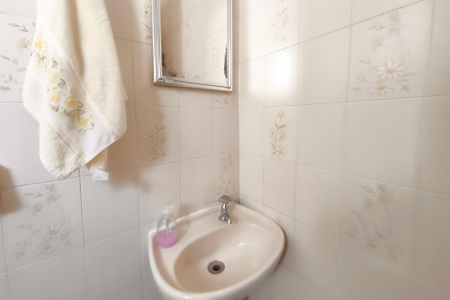 Casa à venda com 160m², 3 quartos e 2 vagas Casa à venda com 160m², 3 quartos e 2 vagasBanheiro de serviço