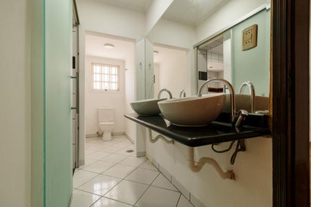 Casa para alugar com 450m², 4 quartos e 2 vagasBanheiro da Suíte