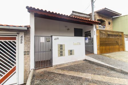 Casa para alugar com 45m², 2 quartos e sem vagaFachada + Placa
