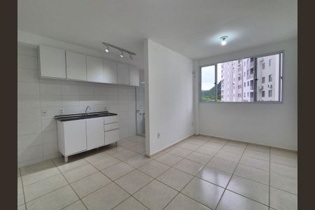 Sala  de apartamento para alugar com 2 quartos, 48m² em Barra da Tijuca, Rio de Janeiro