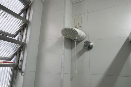 Banheiro de kitnet/studio para alugar com 1 quarto, 30m² em Boqueirão, Santos