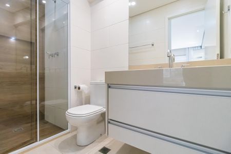 Banheiro da Suíte de apartamento para alugar com 1 quarto, 53m² em Alphaville Industrial, Barueri