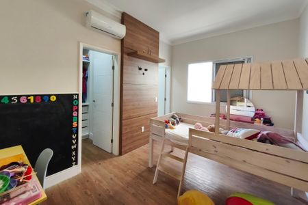 Casa à venda com 325m², 3 quartos e 2 vagasQuarto Suíte 2