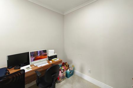 Casa à venda com 325m², 3 quartos e 2 vagasEscritório